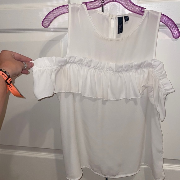 White cold shoulder ruffle top - Picture 1 of 2